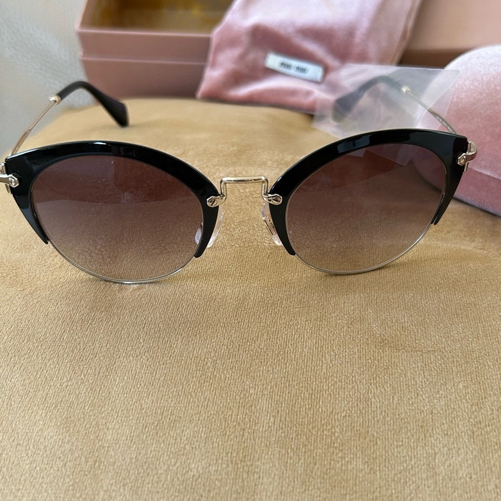 MIU MIU Sunglasses - Picture 8 of 10